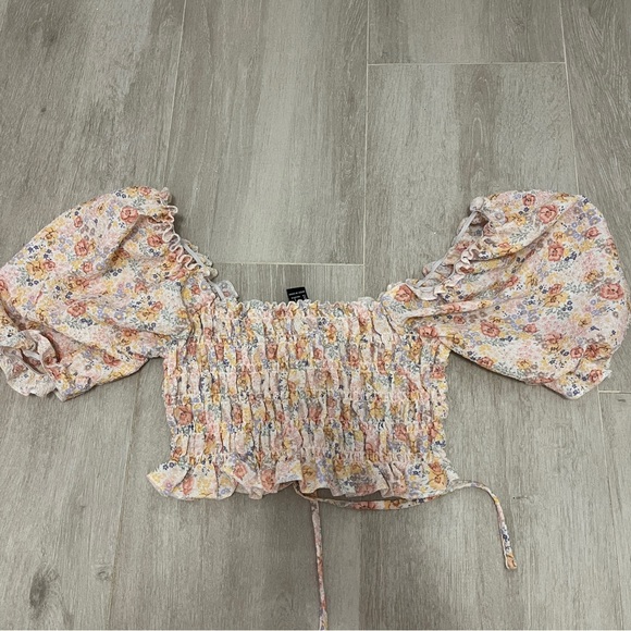 FOREVER 21 PUFF SLEEVES FLORAL CROPPED TOP SIZE US S - Picture 5 of 6